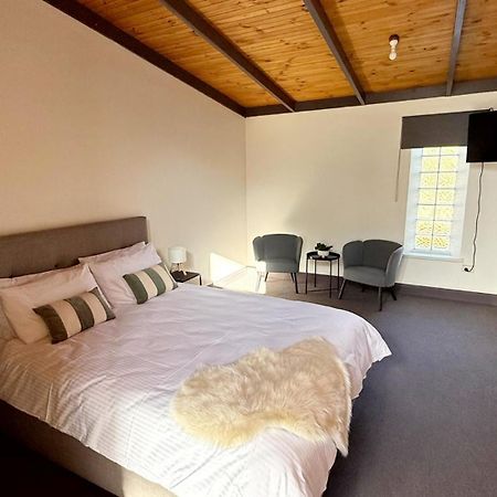 Colonial Bank Motel Omeo Buitenkant foto