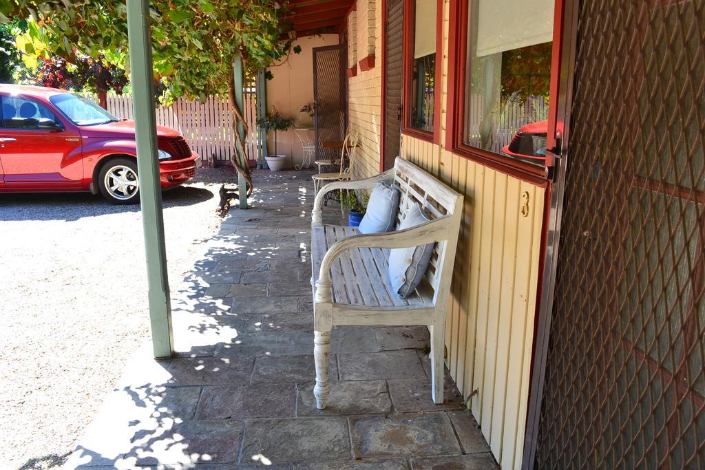 Colonial Bank Motel Omeo Buitenkant foto