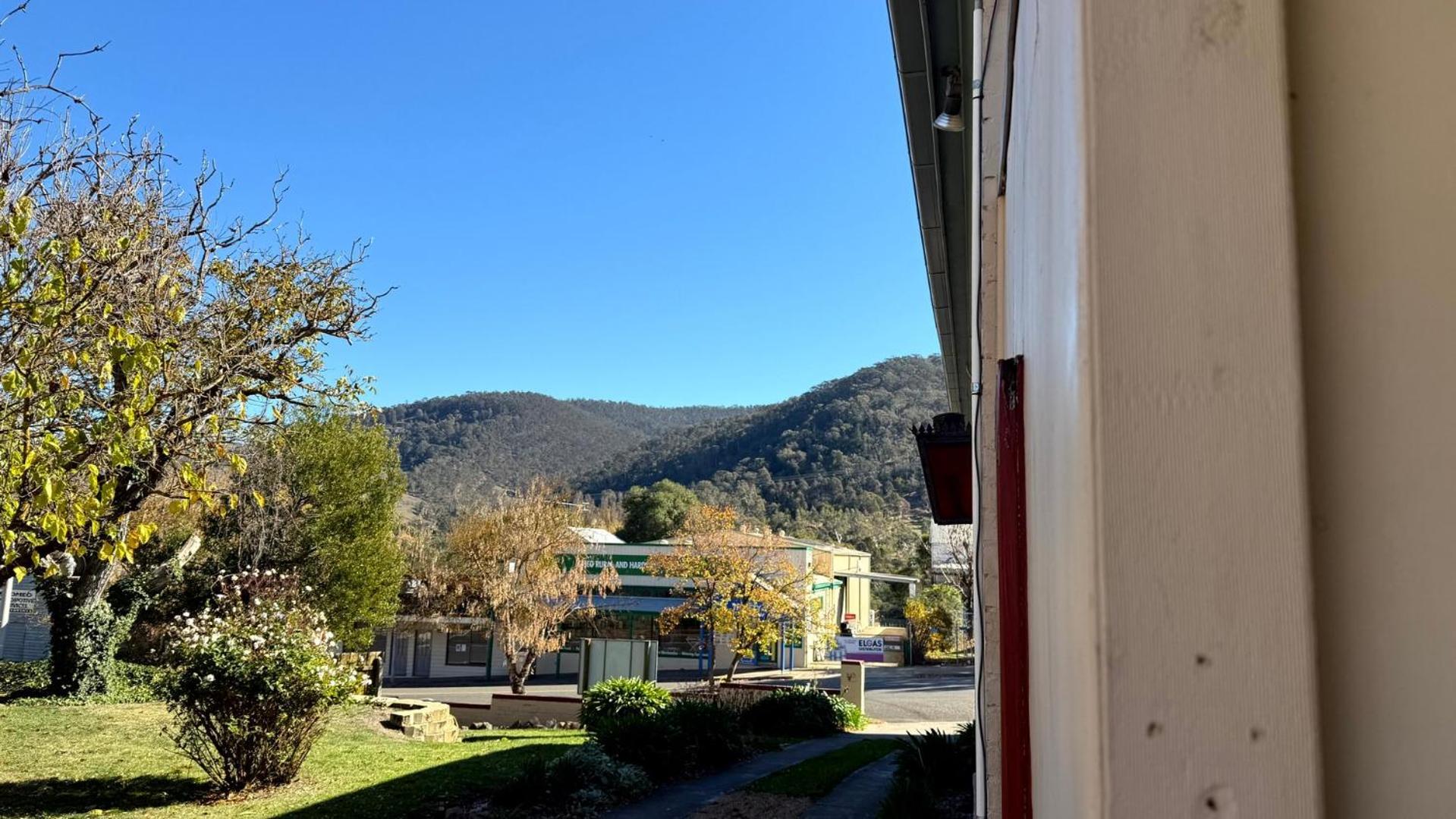 Colonial Bank Motel Omeo Buitenkant foto