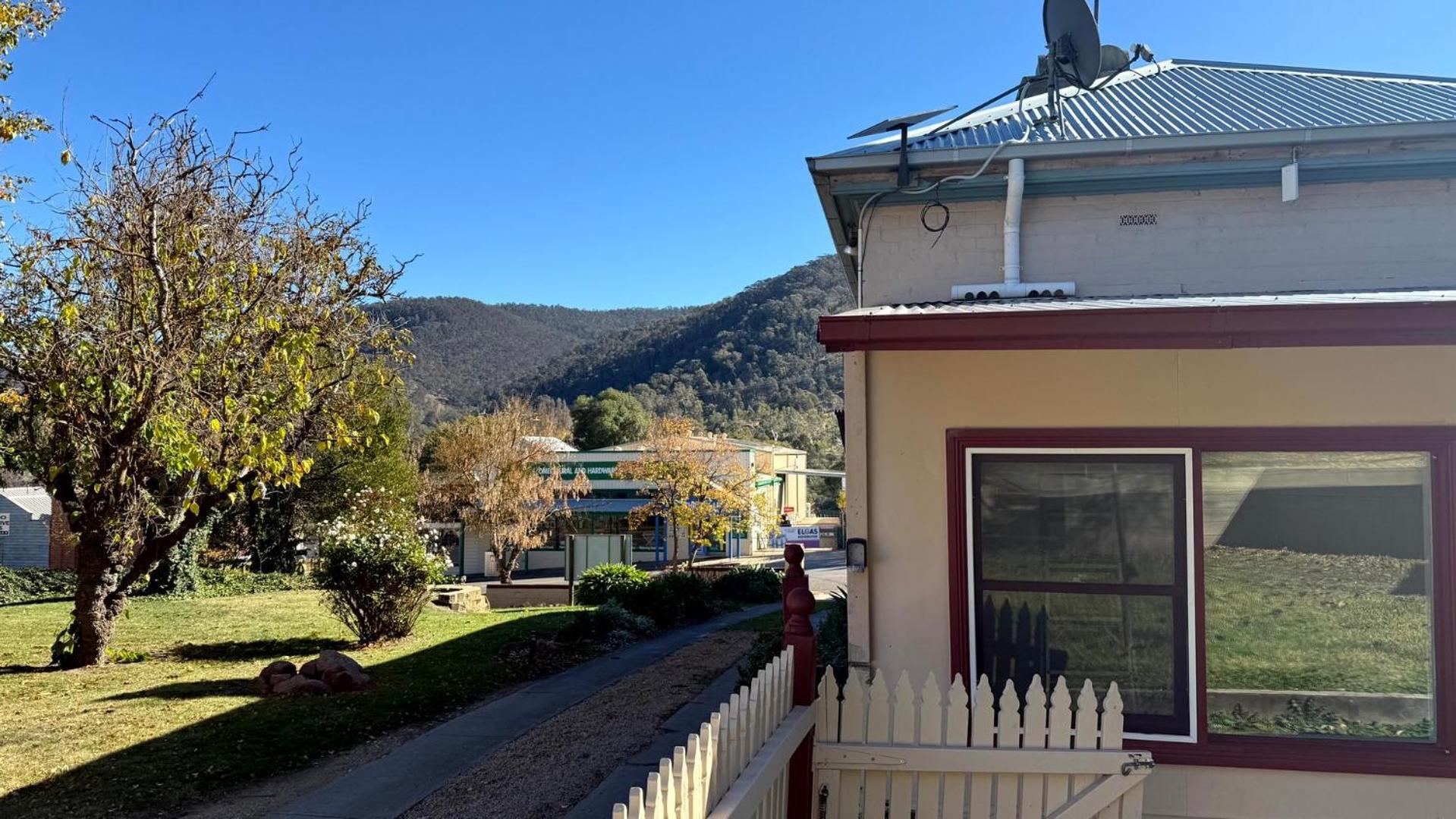 Colonial Bank Motel Omeo Buitenkant foto